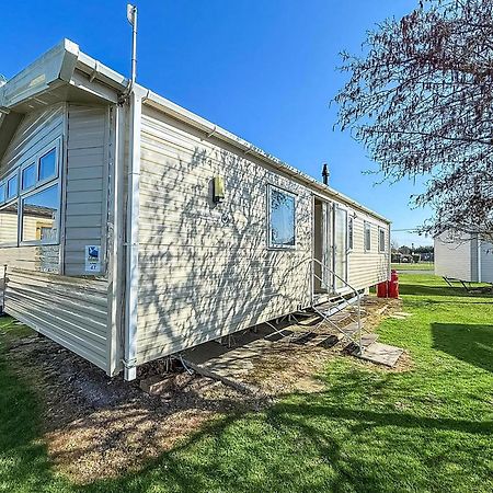 8 Berth Caravan For Hire At St Osyth Beach Ref 28047R Clacton-on-Sea Exterior photo