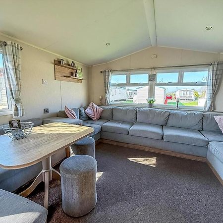 8 Berth Caravan For Hire At St Osyth Beach Ref 28047R Clacton-on-Sea Exterior photo