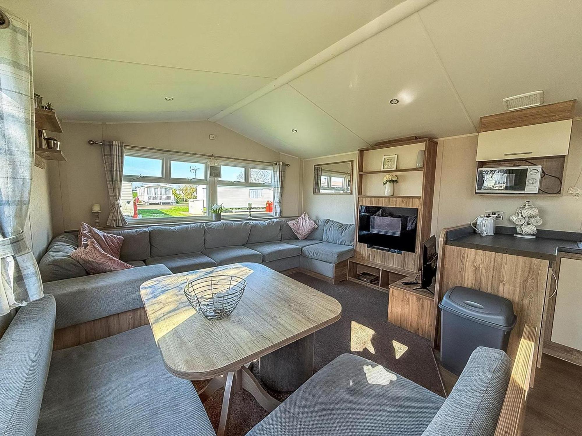 8 Berth Caravan For Hire At St Osyth Beach Ref 28047R Clacton-on-Sea Exterior photo