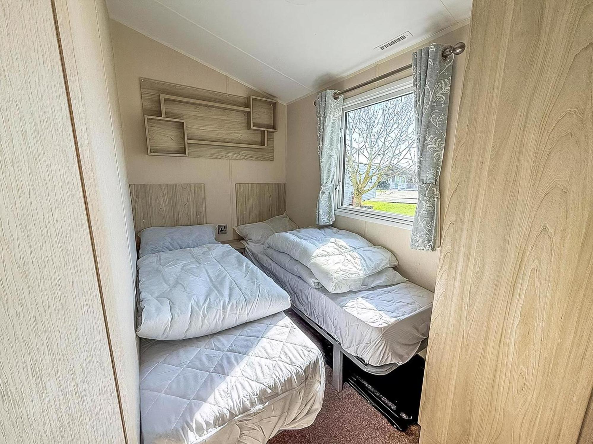 8 Berth Caravan For Hire At St Osyth Beach Ref 28047R Clacton-on-Sea Exterior photo