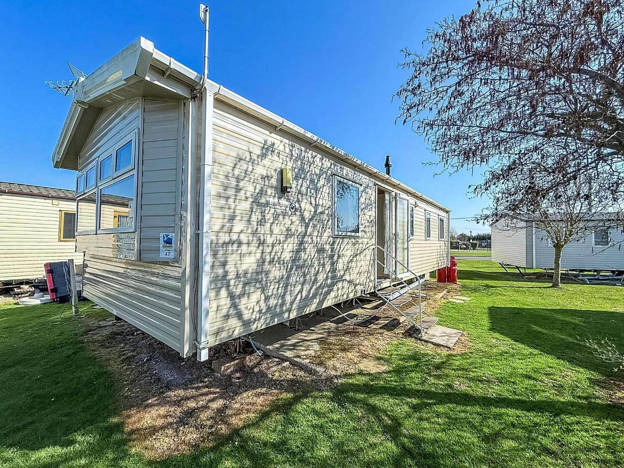 8 Berth Caravan For Hire At St Osyth Beach Ref 28047R Clacton-on-Sea Exterior photo